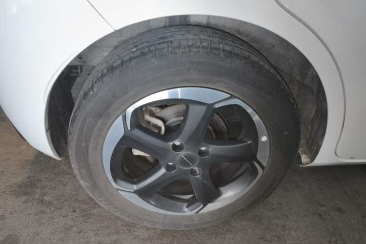 Used Dongfeng NAMMI 01 2024 New Edition 430 Plus Smart+ Right Rear Wheel Hub