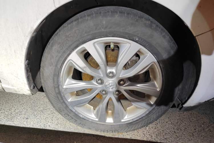 Used Buick GT 2018 15T Manual Elite Version China V Standard Right Front Wheel Hub