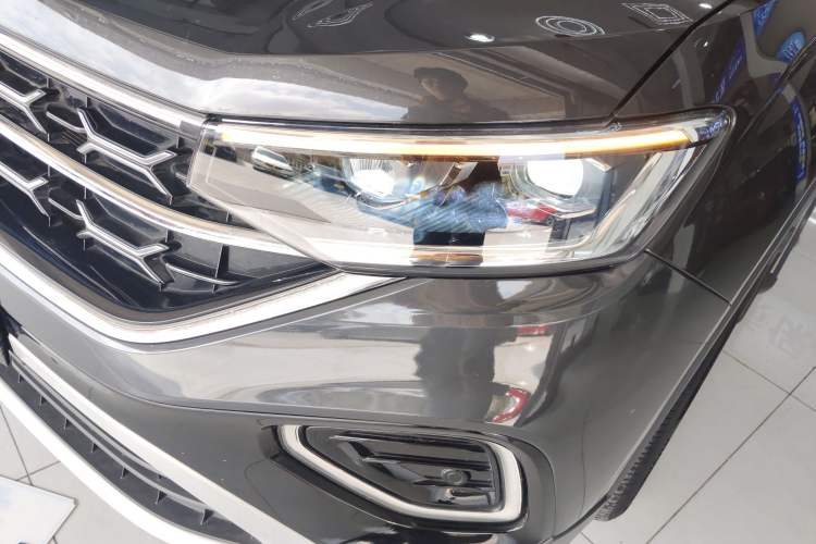 Used Volkswagen Tayron 2023 330TSI Two-Wheel-Drive Luxury Plus Advanced Version Left Front Headlight