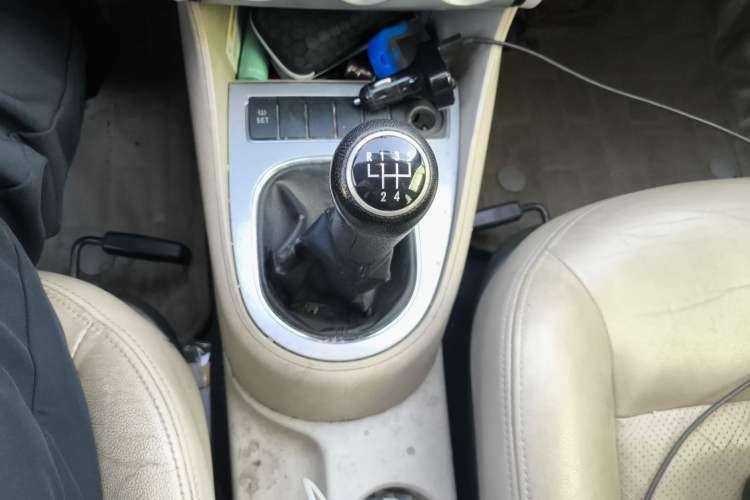 Used Volkswagen Lavida 2011 1.6L Manual - Premium Edition Gear Lever