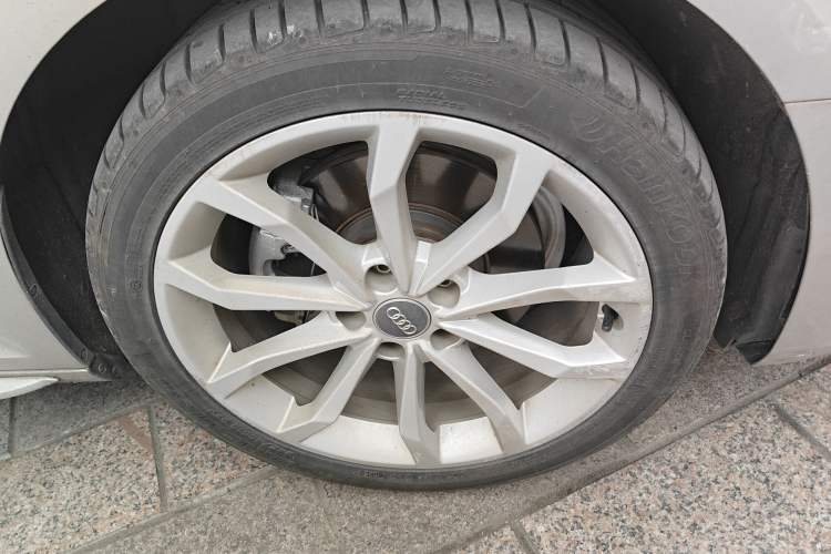 Used Audi A4L 2019 40 TFSI Fashion Edition China VI Emission Standard Right Front Wheel Hub