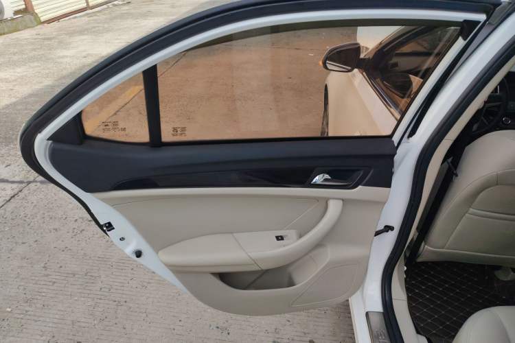 Used Roewe 360 2017 1.5L Automatic Luxury Edition