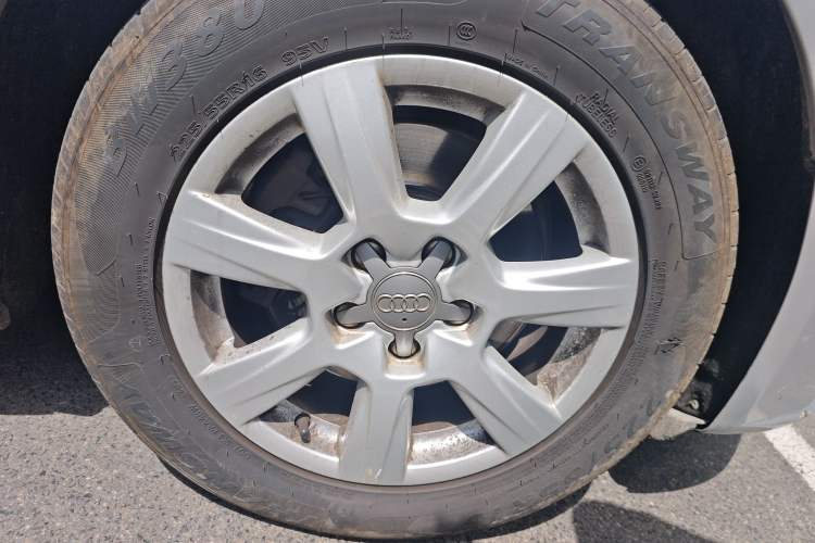 Used Audi A4L 2011 2.0 TFSI Standard Model Right Front Wheel Hub