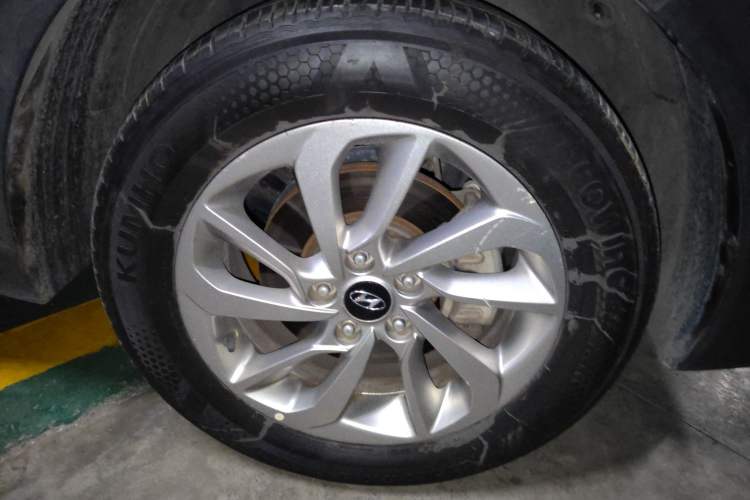 Used Hyundai Tucson 2018 1.6T Dual-Clutch Two-Wheel Drive 15th Anniversary Special Edition
