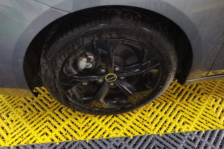 Used Roewe i6 MAX 2020 300TGI Automatic "Swell Cool Smart Drive" Edition Left Front Wheel Hub