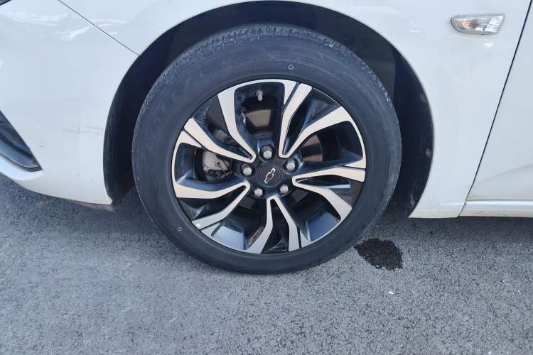 Used Chevrolet Monza 2020 Light Hybrid RS 330T Automatic Comfort Edition Left Front Wheel Hub