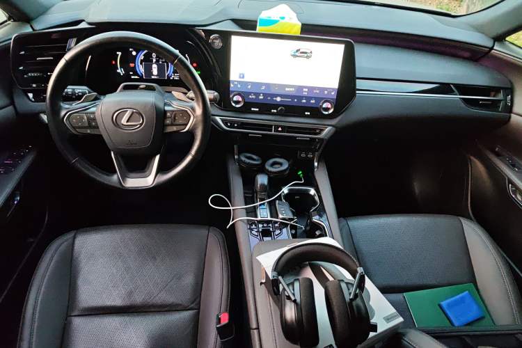 Used Lexus RX New Energy 2023 450h+ Four-Wheel Drive Enjoyment Edition Center Console