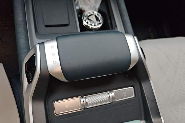 Used Deepal G318 2025 Worry-Free Cross-Country Edition Four-Wheel Drive Distant Mountains Version Gear Lever