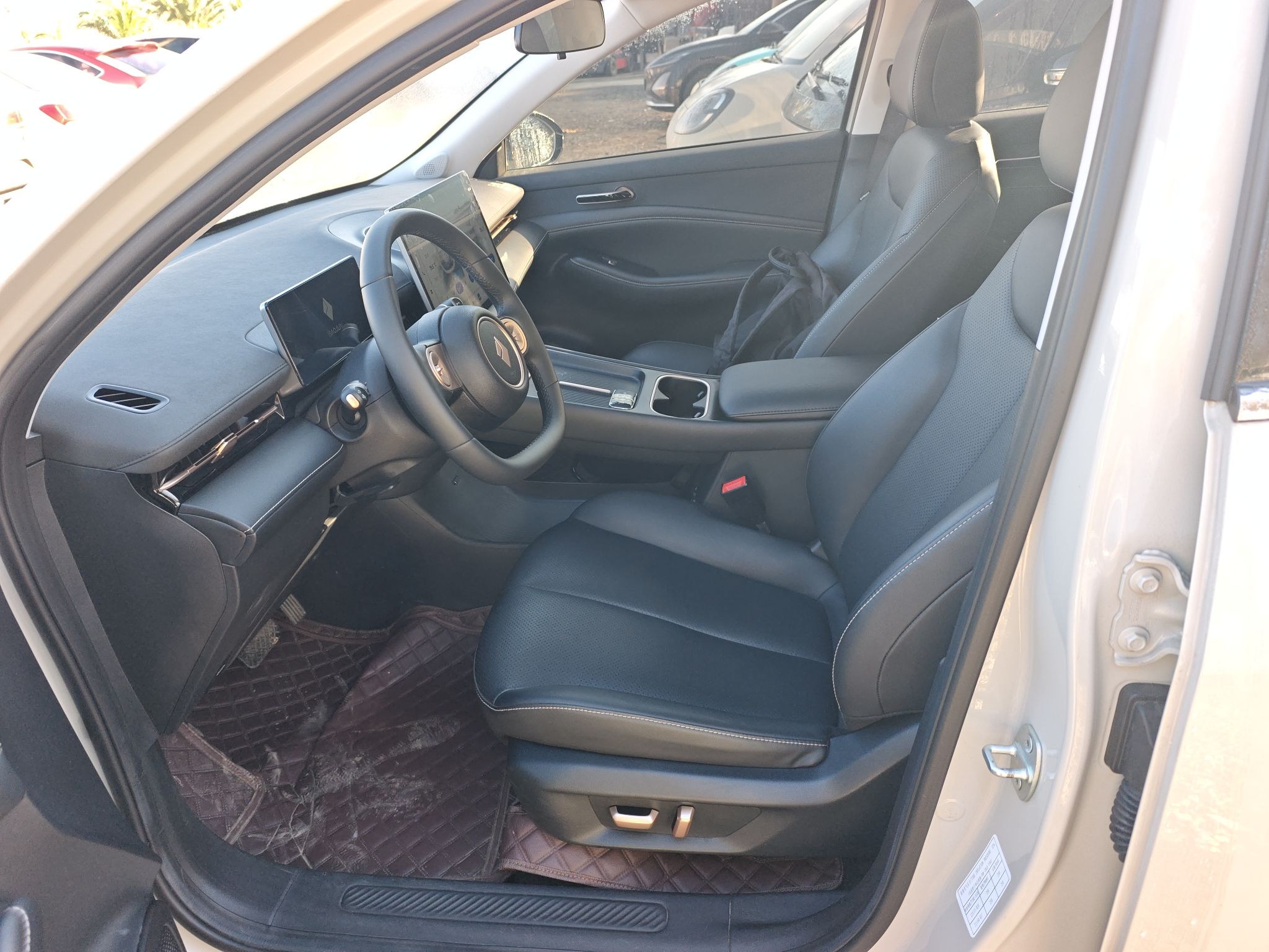 Переднее сиденье в автомобиле