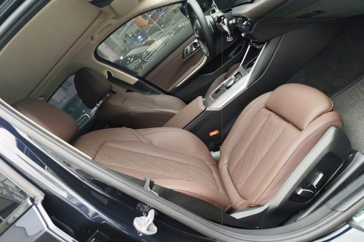 Used BMW 3 Series 2025 330Li M Sport Shadowline Package Right Front Seat