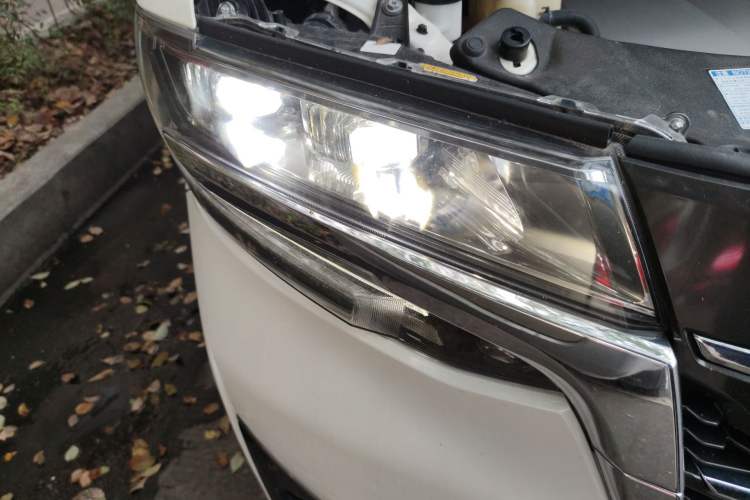 Used Toyota Alphard 2018 Revised Version 3.5L Luxury Edition Right Front Headlight