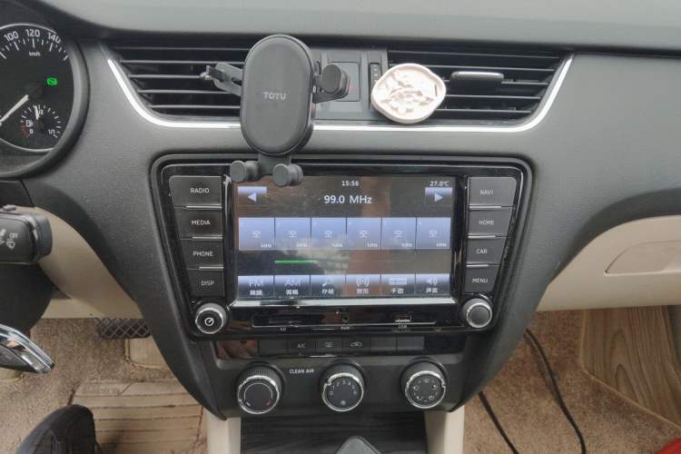 Used Skoda Octavia 2016 1.6L Automatic Smart Drive Edition Audio And AC Panel