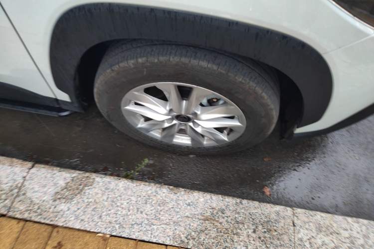 Used Toyota Corolla Cross 2024 2.0L Pioneer Edition Right Front Wheel Hub