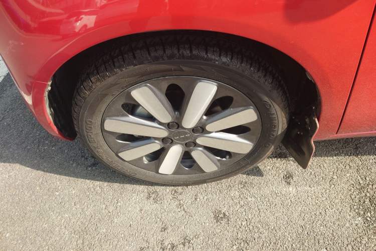 Used ORA Black Cat 2021 351 km Luxury Version Left Front Wheel Hub