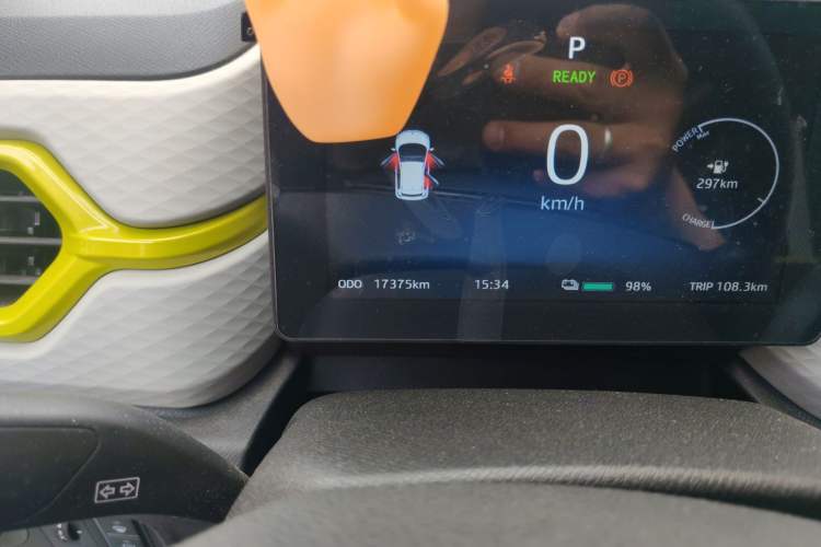 Used SOL E10X 2021 302 km Range Luxury Version 30.2 kWh
