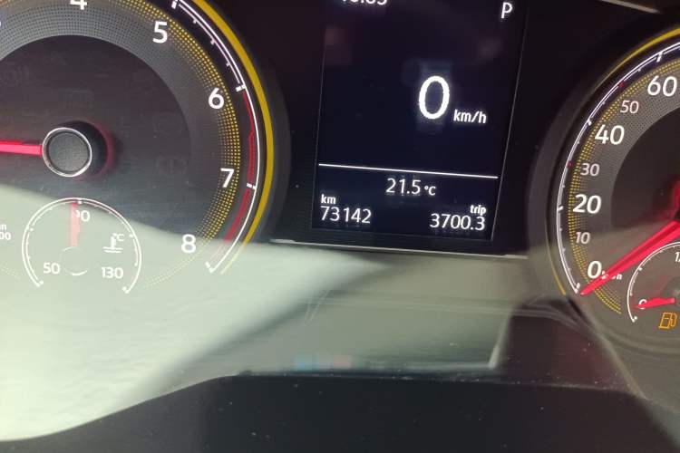 Used Volkswagen Lamando 2021 230TSI DSG Fashion Edition Odometer Close Up