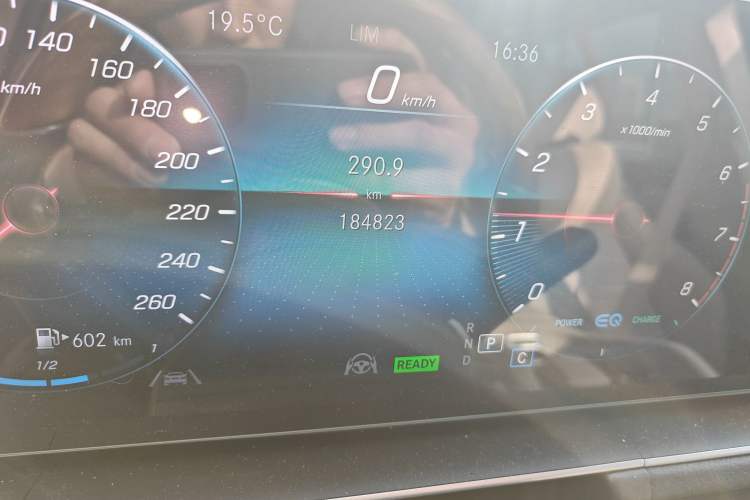 Used Mercedes-Benz GLS 2020 GLS 450 4MATIC Luxury Model Odometer Close Up