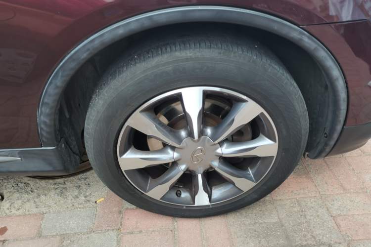 Used Infiniti QX50 2015 2.5L Comfort Edition Right Front Wheel Hub