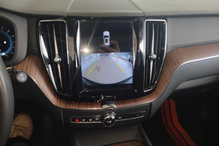 Used Volvo XC60 2022 B5 4x4 Smart Luxury Edition
