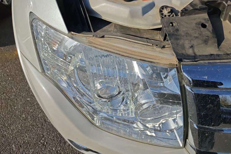 Used Mitsubishi Pajero  Right Front Headlight