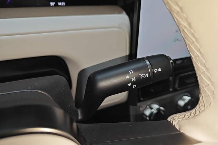 Ojetý iCAR V23 2026 Model V23S 501 Four-Wheel Drive Peak Performance Edition