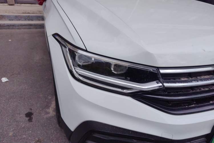 Used Volkswagen Tiguan L 2024 Outstanding Model 300TSI Automatic Two-Wheel Drive Longteng Edition Right Front Headlight