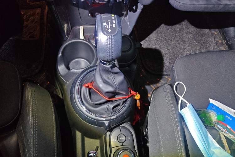 Used MINI 2016 1.5T COOPER Five-Door Edition Gear Lever