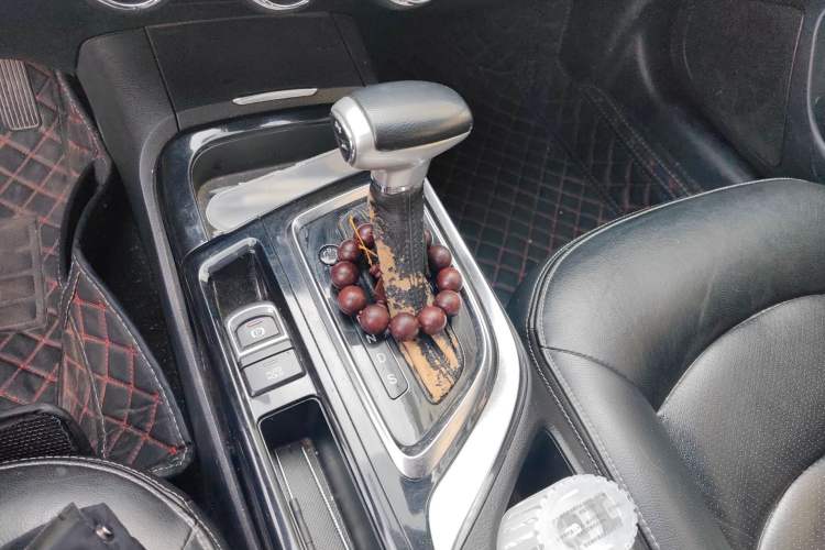 Used GAC Trumpchi GA6 2016 235T DCT Luxury Edition Gear Lever