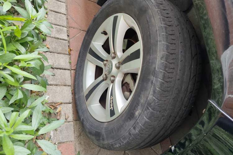 Used Jeep Compass 2011 2.0L two-wheel drive sport version
