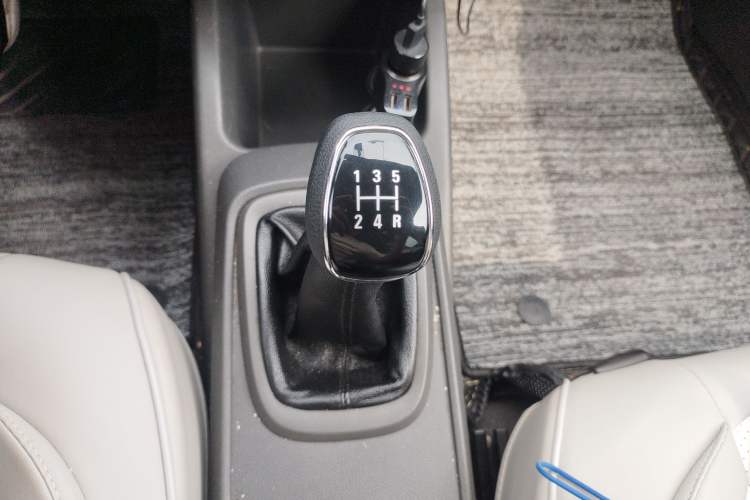 Used Chevrolet Sail 2015 Sail 3 1.3L Manual Warm Edition Gear Lever