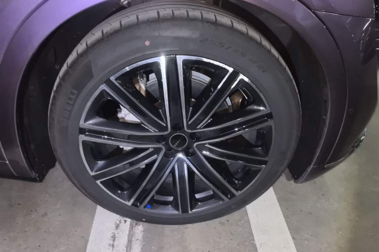 Used Hima Luxeed R7 2024 All-Electric 667 km Max
