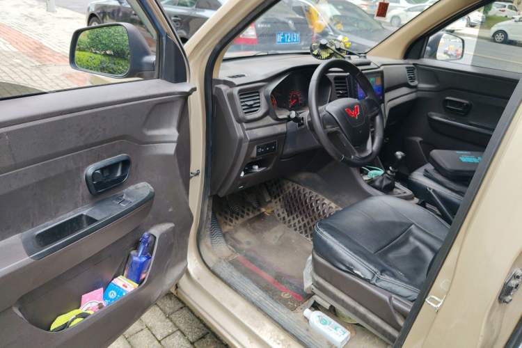 Used Wuling Hongguang V 2022 1.5L Jingqu Edition Electric-Assist LAR Driver Seat