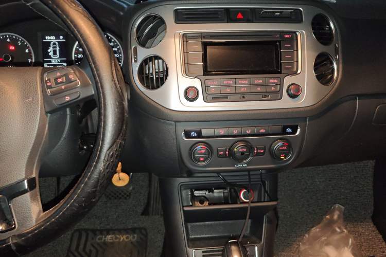 Used Volkswagen Tiguan L 2017 300TSI Automatic Two-Wheel Drive Silk Road Comfort Edition
