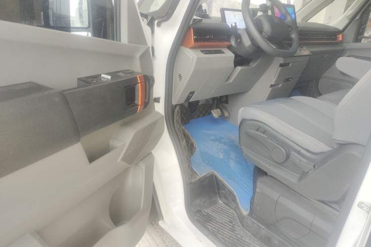 Used Farizon Super VAN 2025 Model Wealth Creation Version—Long Wheelbase High Roof 106kWh Driver Seat