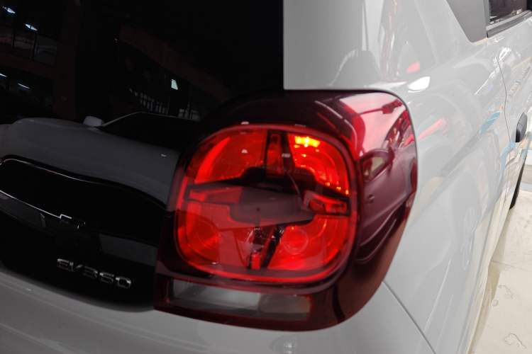 Used Roewe Clever 2022 311km QiQi BoBo Edition Right Rear Taillight