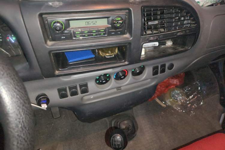 Used Ford Classic Transit 2016 2.8T Diesel Short-Wheelbase 6-Seater Mid-Roof Multifunction Vehicle JX493ZLQ4