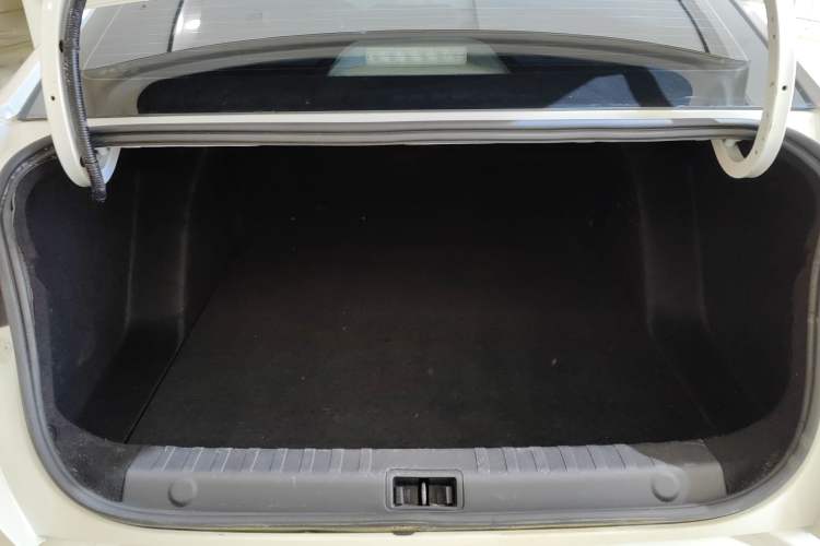 Used Dongfeng Aeolus Yixuan 2022 230T Automatic Adaptive-Beam Knight Edition