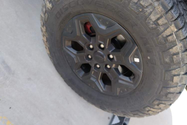 Used JMC DaDao 2024 Gantaner 2.3T Diesel Automatic 4x4 Boundless Edition Right Front Wheel Hub