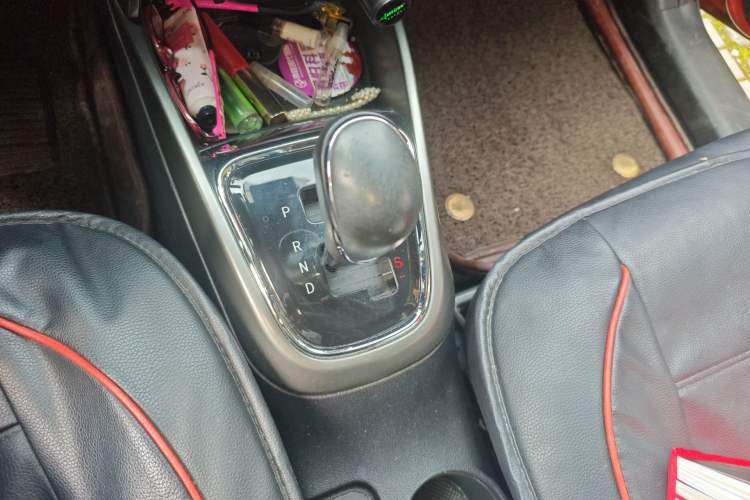 Used CHANGAN CS15 2016 1.5L Automatic Fashion Edition Gear Lever