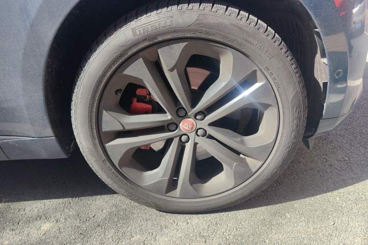 Used Jaguar F-PACE 2021 340 PS R-Dynamic SE Right Front Wheel Hub