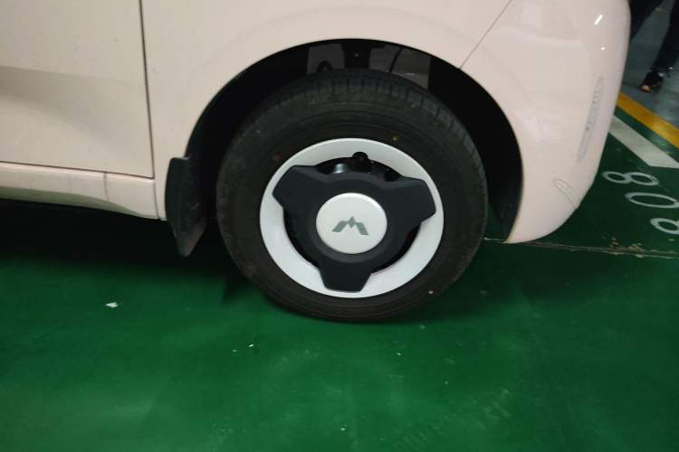 Used Wuling Hongguang MINIEV 2024 3rd Generation 215km Youth Edition Right Front Wheel Hub