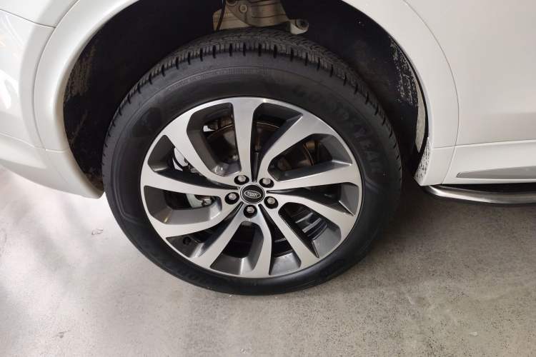 Used Land Rover Discovery Sport New Energy 2024 1.5T P300e Plug-in Hybrid Electric Version Exterior 8