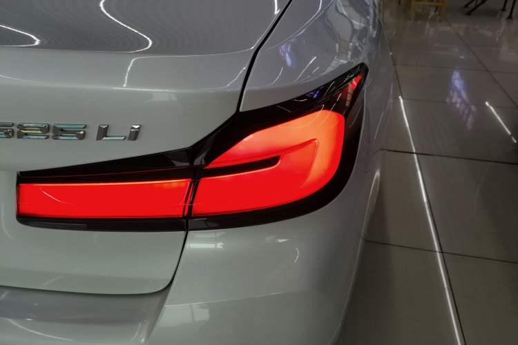 Used BMW 5 Series 2022 525Li M Sport Package Exterior 3