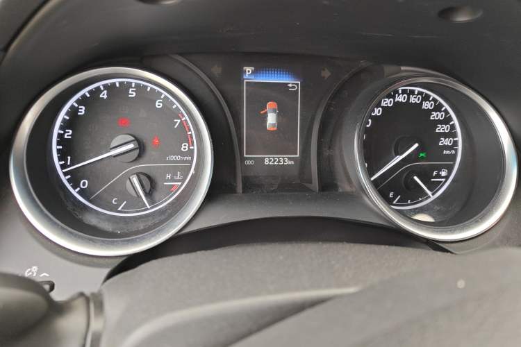 Used Toyota Camry 2018 2.0E Leading Edition Odometer Close Up