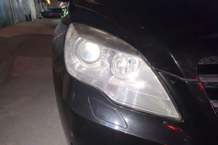 Used Mercedes-Benz R-Class 2011 R 350 L 4MATIC Right Front Headlight