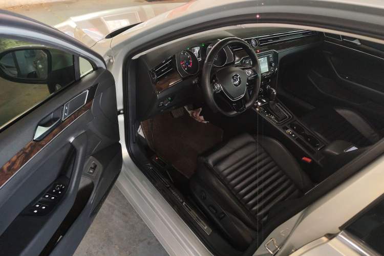 Used Volkswagen Magotan 2019 330TSI DSG Leading Model China VI Standard
