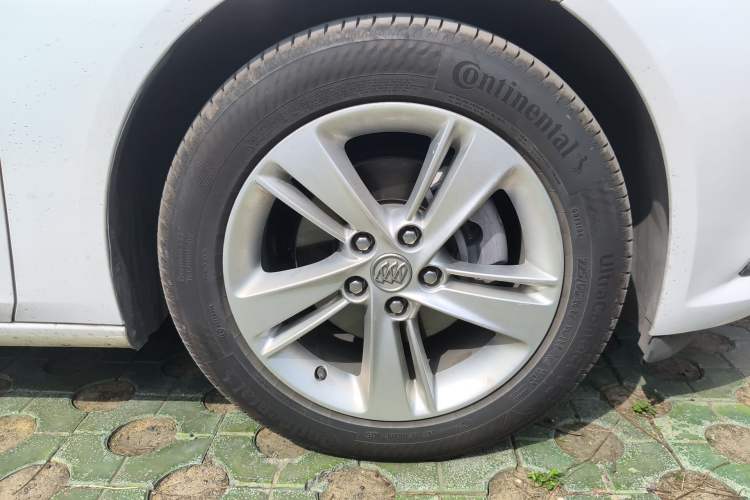 Used Buick Regal 2017 20T Elite Edition Right Front Wheel Hub