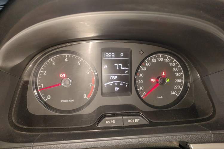 Used Volkswagen Lavida 2013 Revised Classic 1.6L Automatic Fashion Edition
