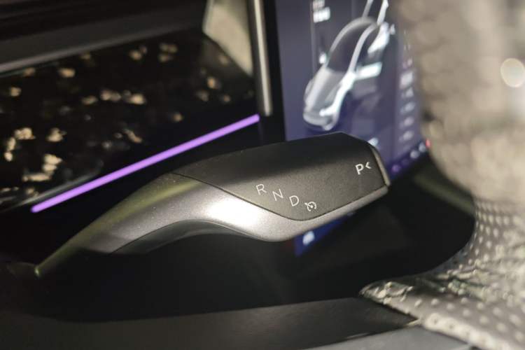 Used Tesla Model Y 2023 Long-Range All-Wheel-Drive Version Gear Lever