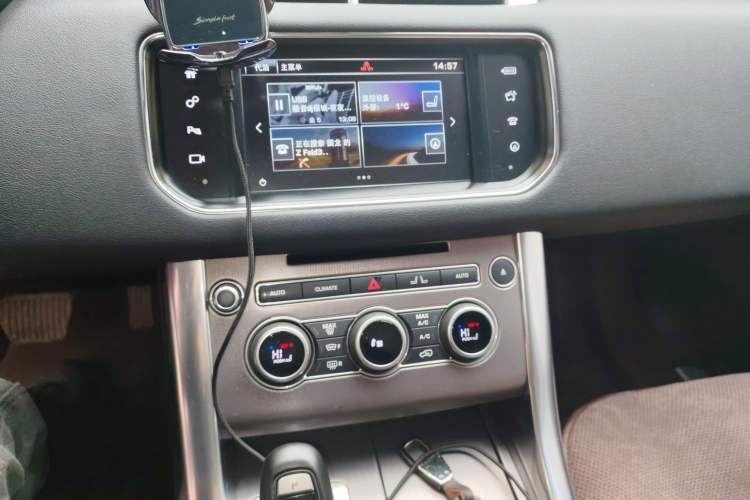 Used Land Rover Range Sport 2016 3.0 SC V6 HSE Audio And AC Panel